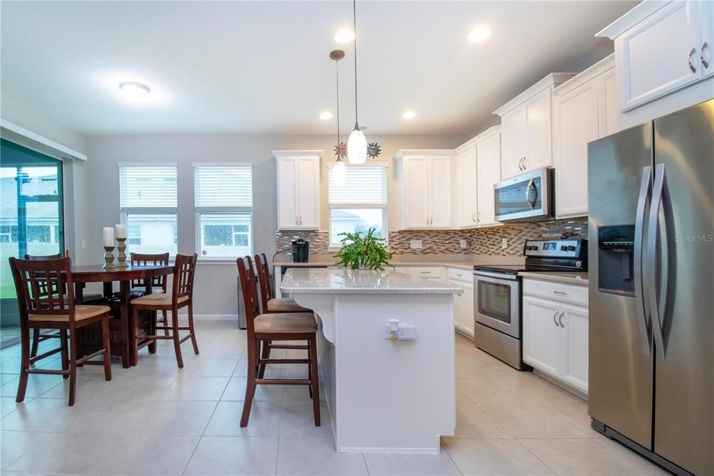 Breakfast bar space to enjoy those casual meals.