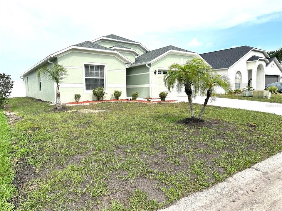 Active With Contract: $1,995 (4 beds, 2 baths, 1768 Square Feet)