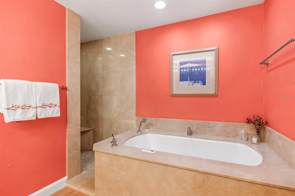 待售: $2,295,000 (2 贝兹, 2 浴室, 1558 平方英尺)