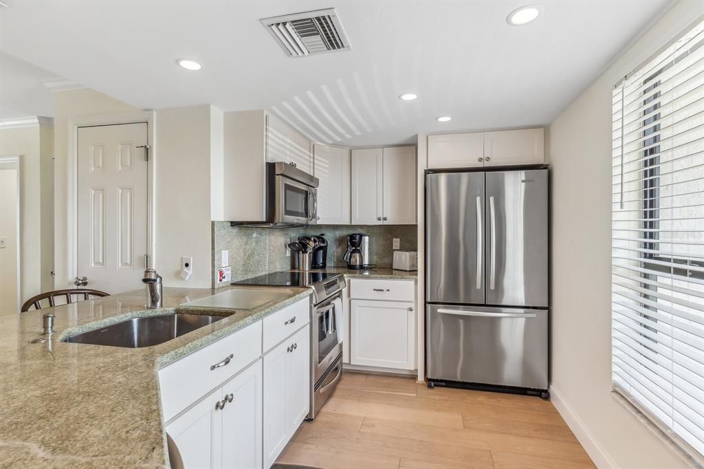 For Sale: $2,295,000 (2 beds, 2 baths, 1558 Square Feet)