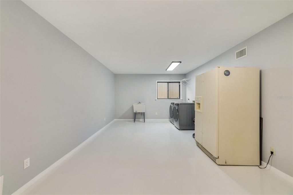 LARGE Laundry room