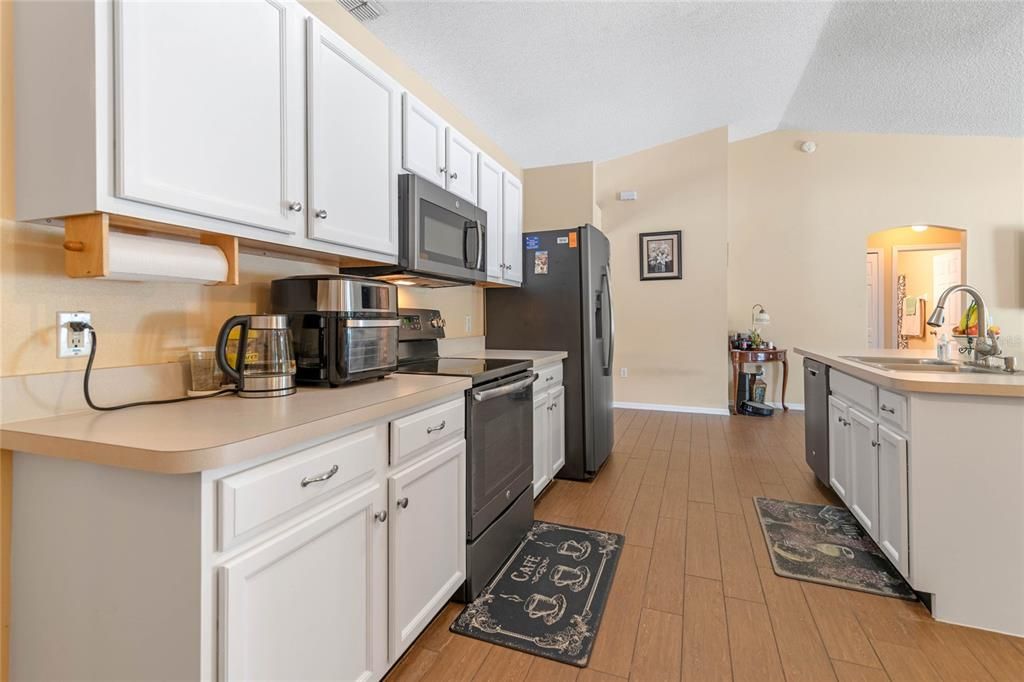 For Sale: $387,900 (3 beds, 2 baths, 2020 Square Feet)
