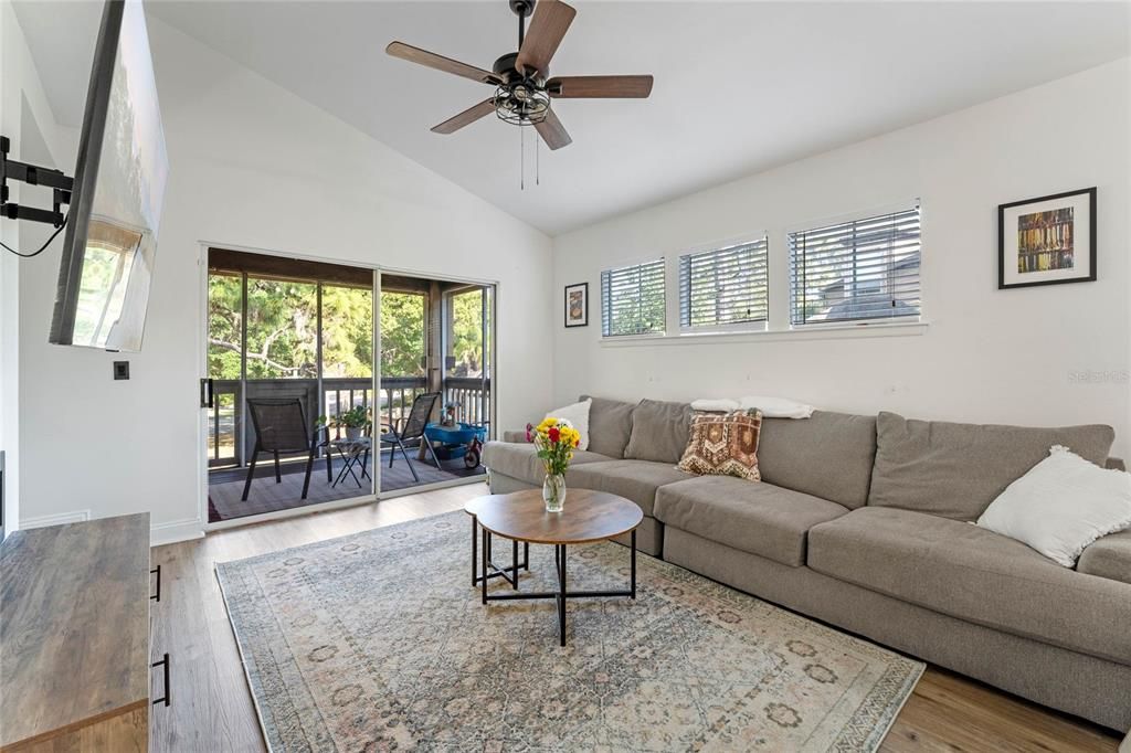 Active With Contract: $239,900 (2 beds, 2 baths, 1220 Square Feet)