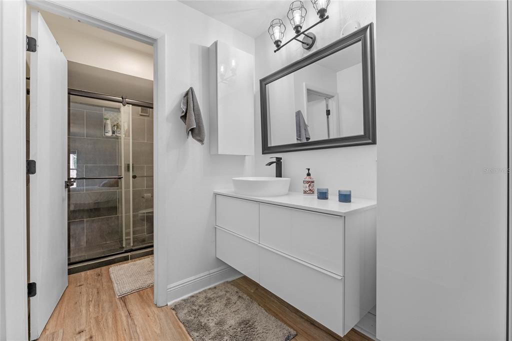 Active With Contract: $239,900 (2 beds, 2 baths, 1220 Square Feet)