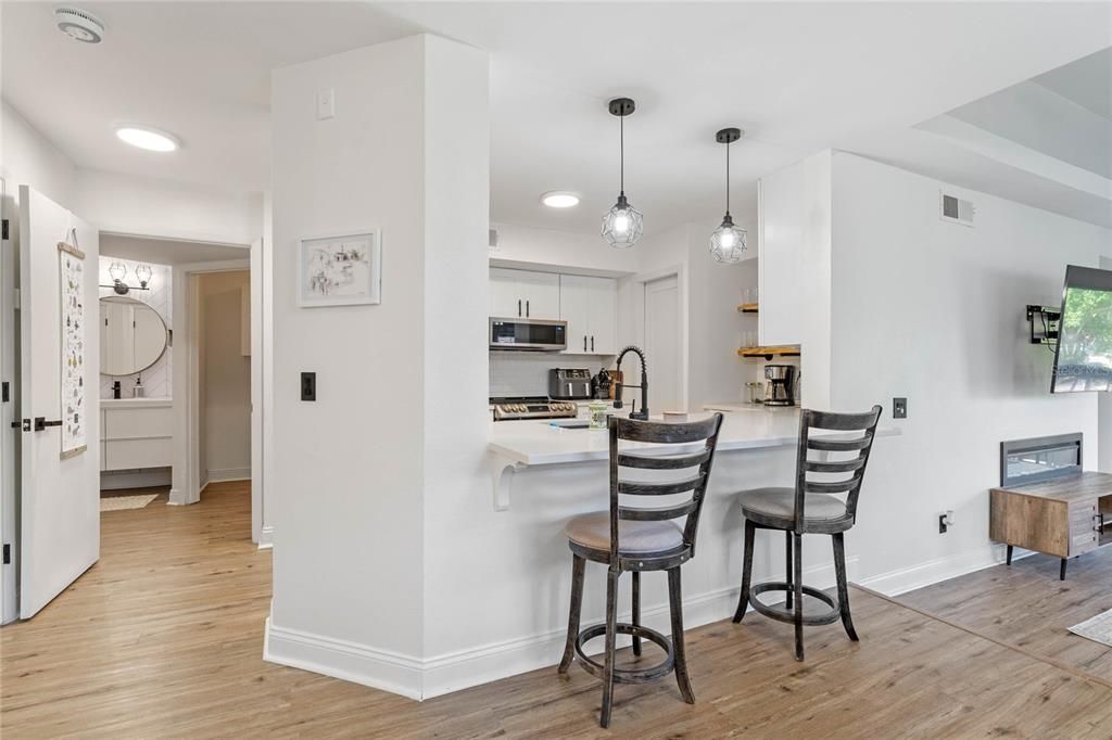 Active With Contract: $239,900 (2 beds, 2 baths, 1220 Square Feet)