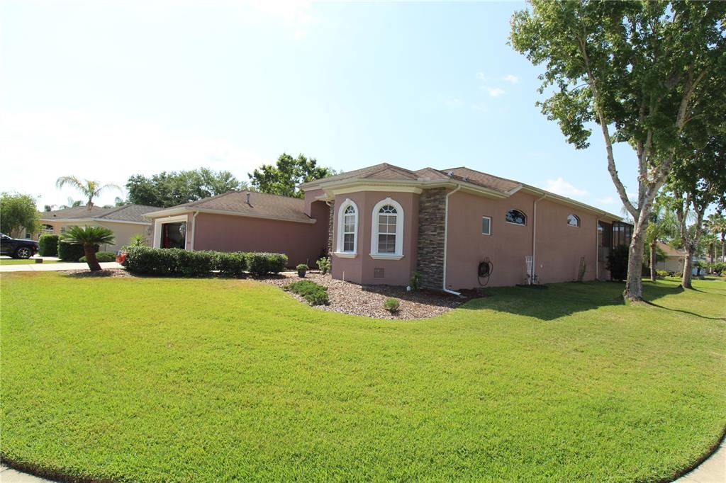 For Sale: $465,000 (3 beds, 2 baths, 2595 Square Feet)