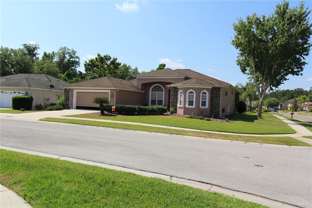 For Sale: $465,000 (3 beds, 2 baths, 2595 Square Feet)