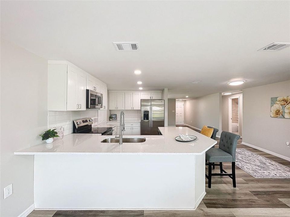 For Sale: $334,900 (2 beds, 2 baths, 1232 Square Feet)