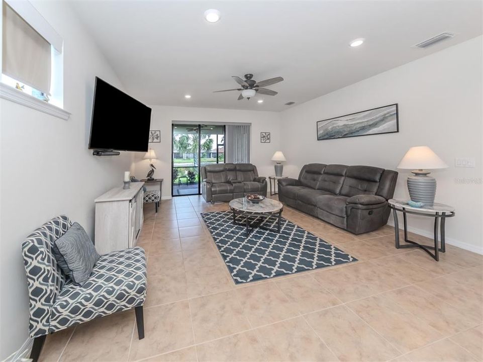 For Sale: $619,900 (2 beds, 2 baths, 1965 Square Feet)