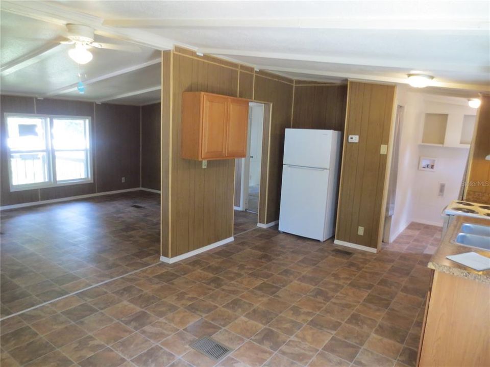 For Sale: $157,900 (3 beds, 2 baths, 1352 Square Feet)