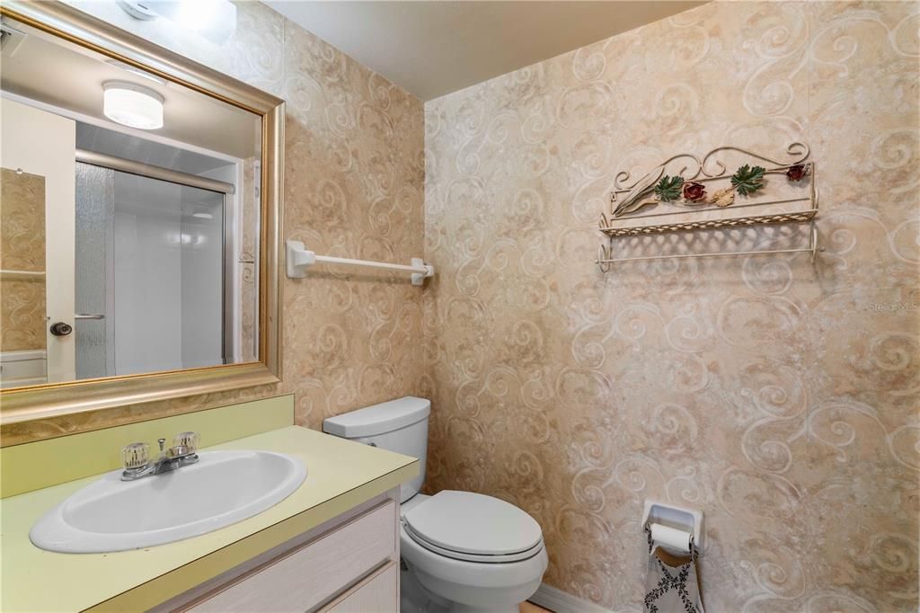 待售: $165,000 (2 贝兹, 2 浴室, 1114 平方英尺)