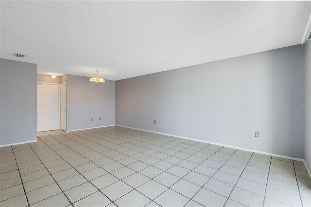 For Sale: $265,000 (2 beds, 2 baths, 934 Square Feet)