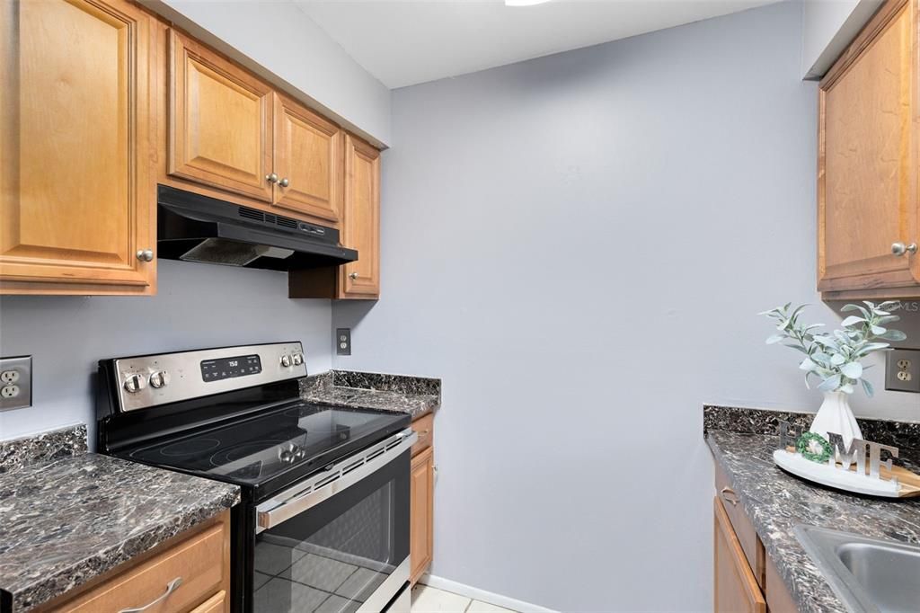 For Sale: $265,000 (2 beds, 2 baths, 934 Square Feet)