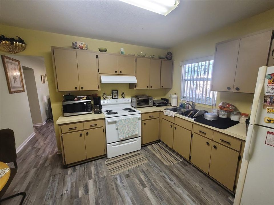 For Sale: $275,000 (2 beds, 1 baths, 1186 Square Feet)