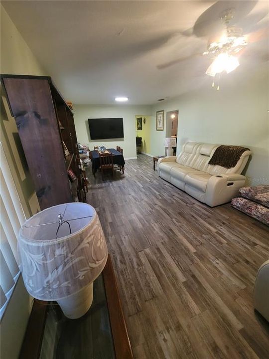 For Sale: $275,000 (2 beds, 1 baths, 1186 Square Feet)