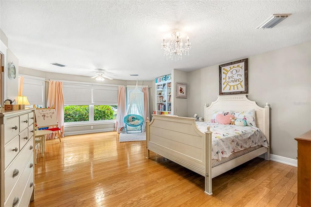 Expansive guest room