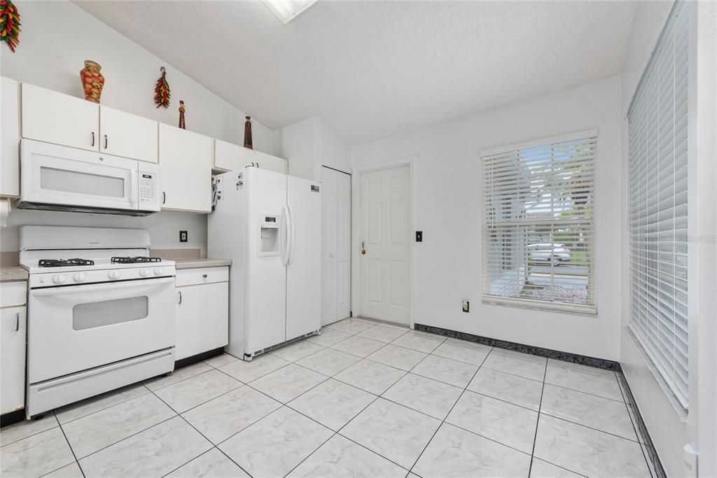 For Sale: $340,000 (3 beds, 2 baths, 1228 Square Feet)