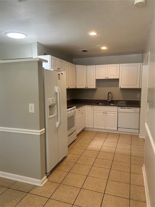 For Rent: $2,100 (3 beds, 1 baths, 955 Square Feet)