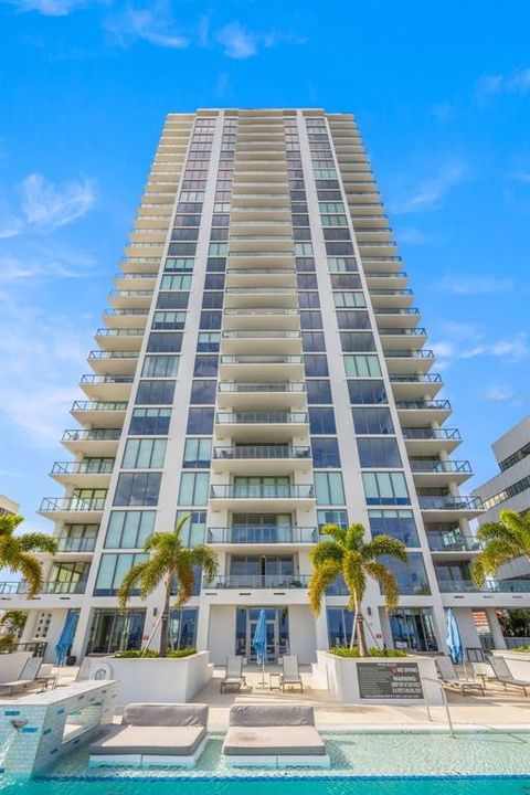 For Sale: $1,635,000 (2 beds, 2 baths, 1663 Square Feet)