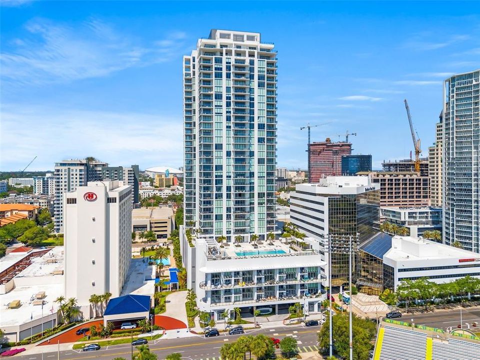 For Sale: $1,635,000 (2 beds, 2 baths, 1663 Square Feet)