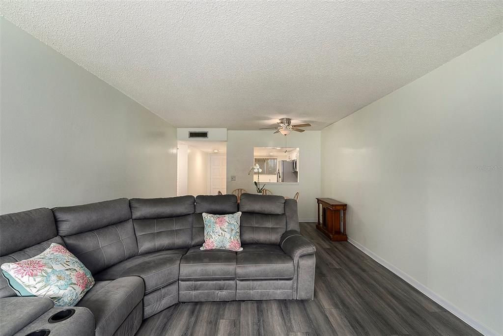 For Sale: $169,900 (2 beds, 2 baths, 1068 Square Feet)