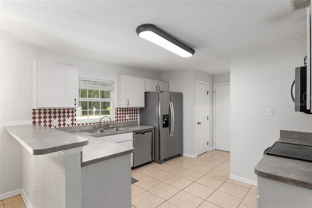 Active With Contract: $231,000 (3 beds, 2 baths, 1278 Square Feet)