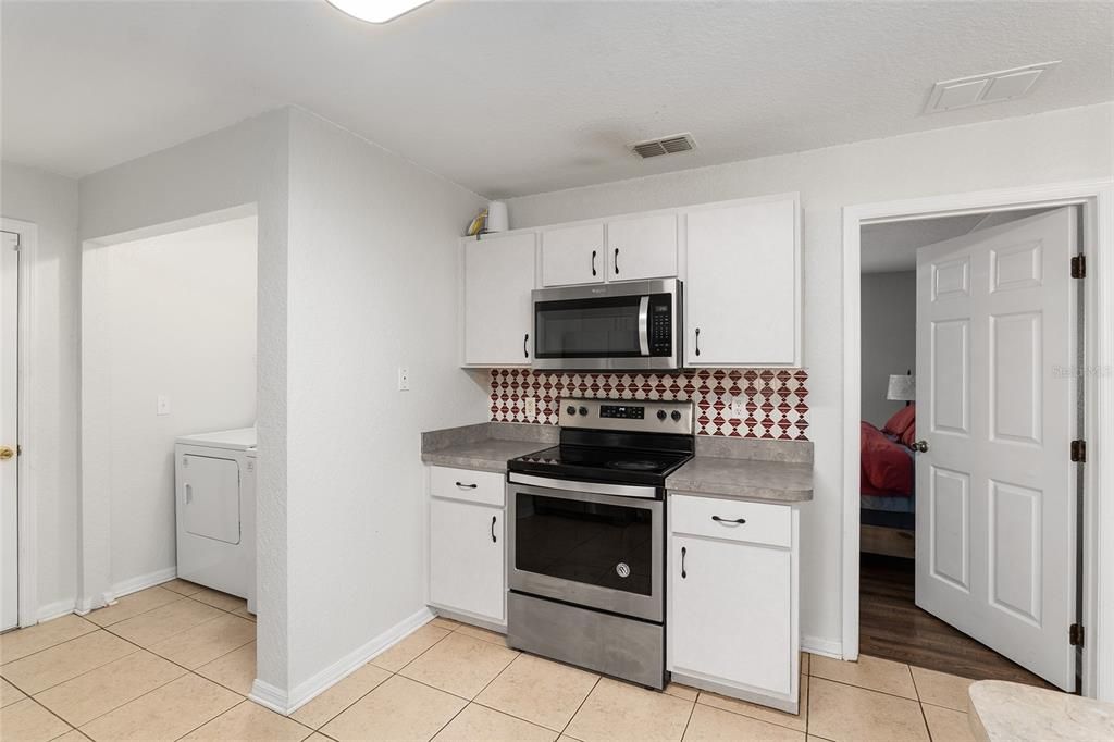 Active With Contract: $231,000 (3 beds, 2 baths, 1278 Square Feet)