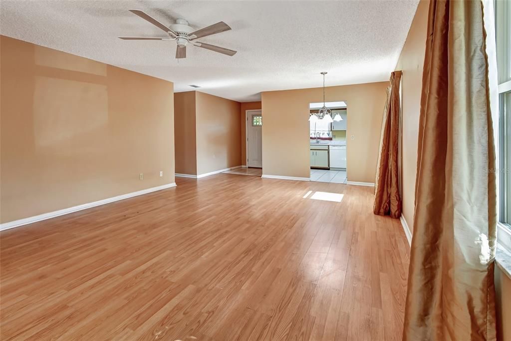 For Sale: $198,900 (2 beds, 2 baths, 1164 Square Feet)