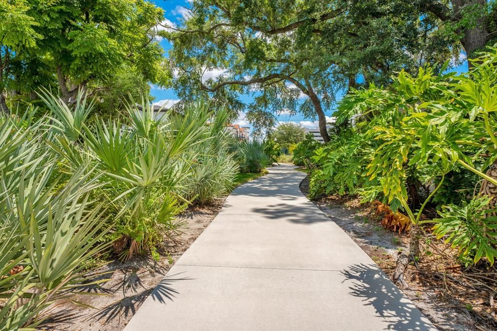 Active With Contract: $352,500 (3 beds, 2 baths, 1226 Square Feet)