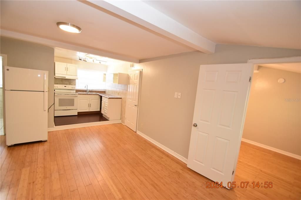 For Rent: $1,700 (2 beds, 1 baths, 533 Square Feet)