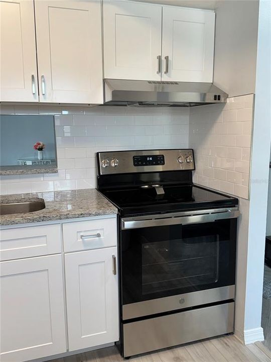 Active With Contract: $225,000 (2 beds, 1 baths, 987 Square Feet)
