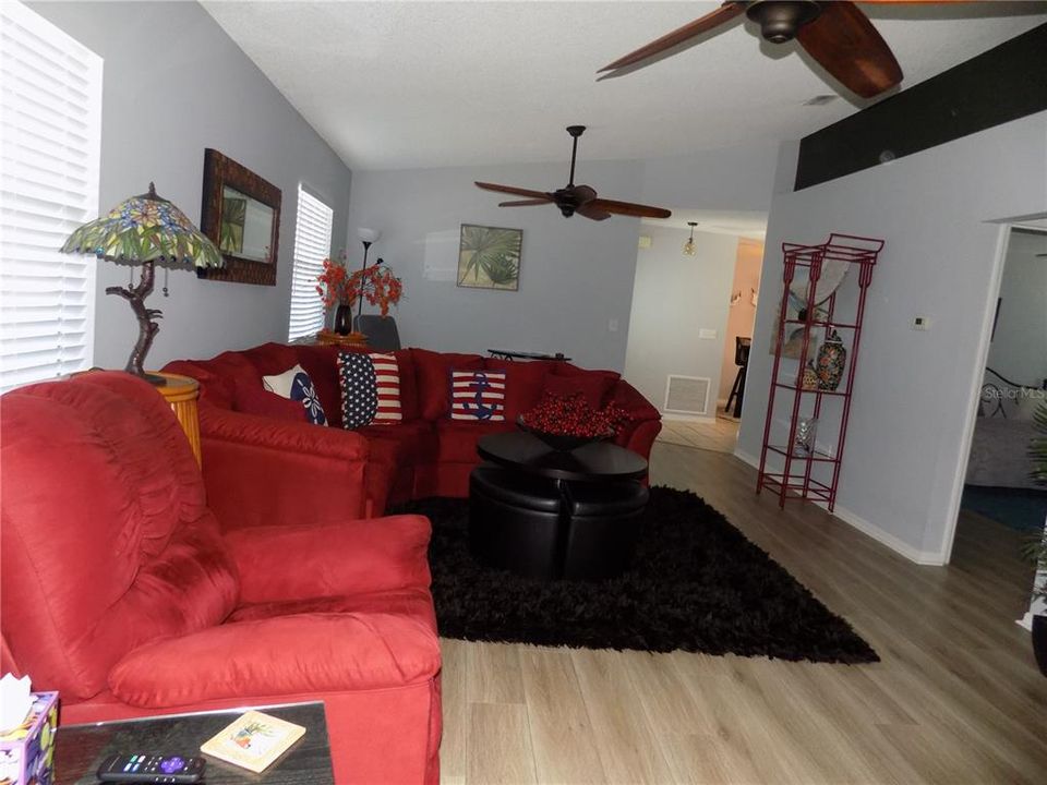 For Sale: $239,900 (2 beds, 2 baths, 1168 Square Feet)