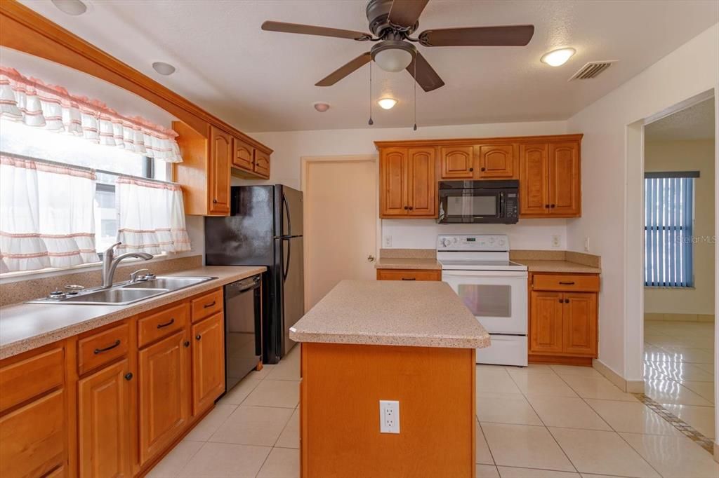 For Sale: $445,000 (4 beds, 2 baths, 2160 Square Feet)
