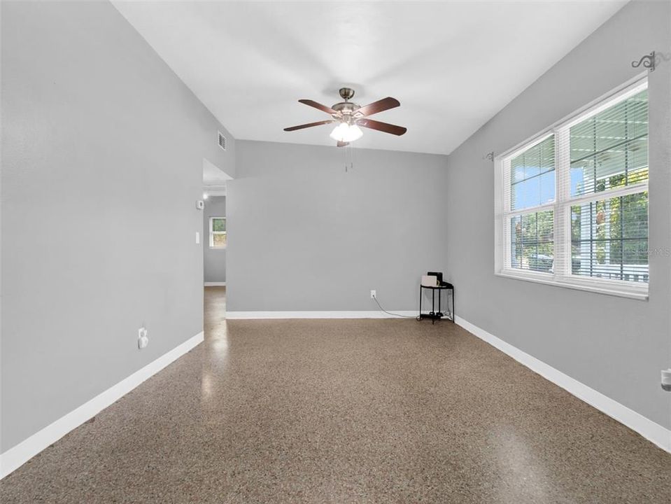 Active With Contract: $269,000 (2 beds, 1 baths, 1004 Square Feet)