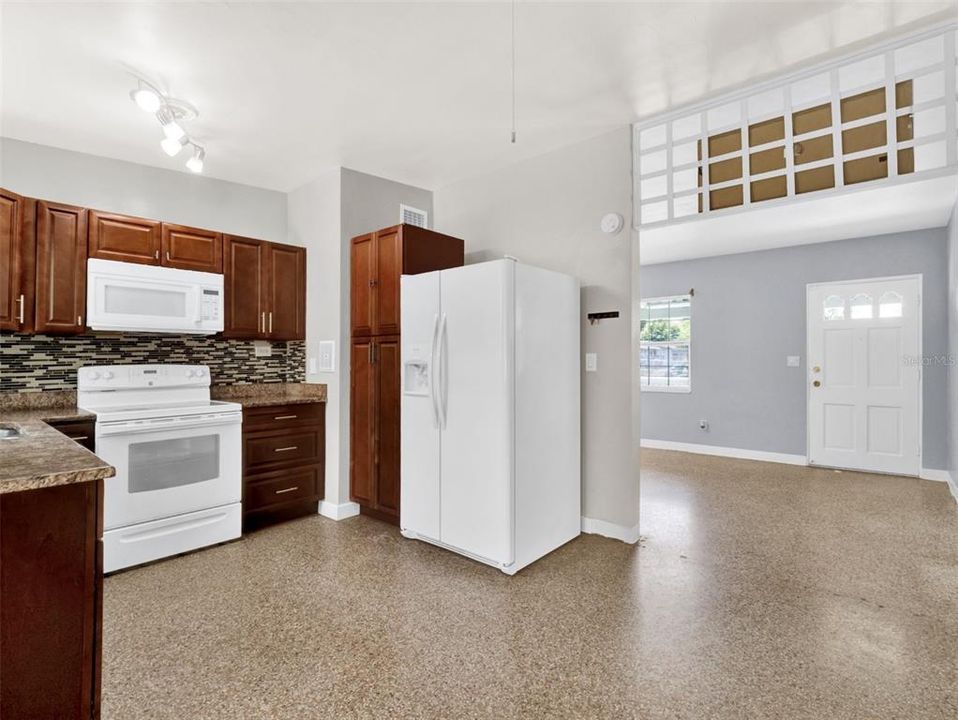 Active With Contract: $269,000 (2 beds, 1 baths, 1004 Square Feet)