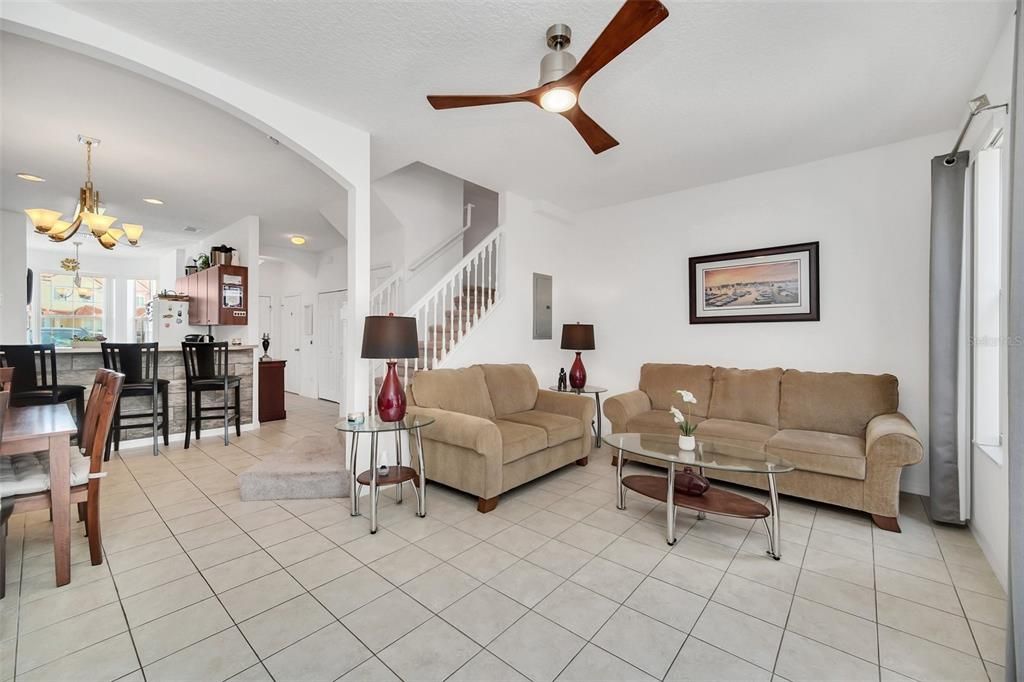 For Sale: $300,000 (3 beds, 2 baths, 1468 Square Feet)