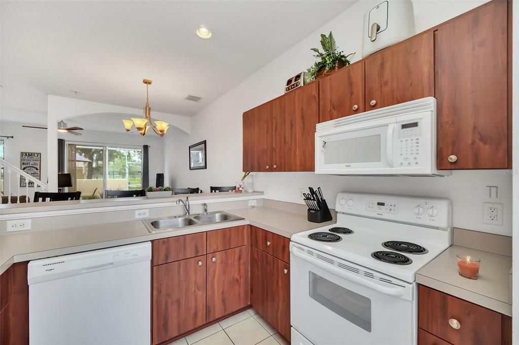 For Sale: $300,000 (3 beds, 2 baths, 1468 Square Feet)