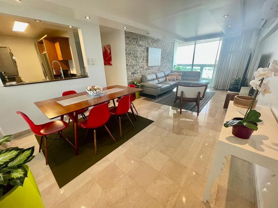 Vendido Recientemente: $639,000 (3 camas, 2 baños, 1323 Pies cuadrados)