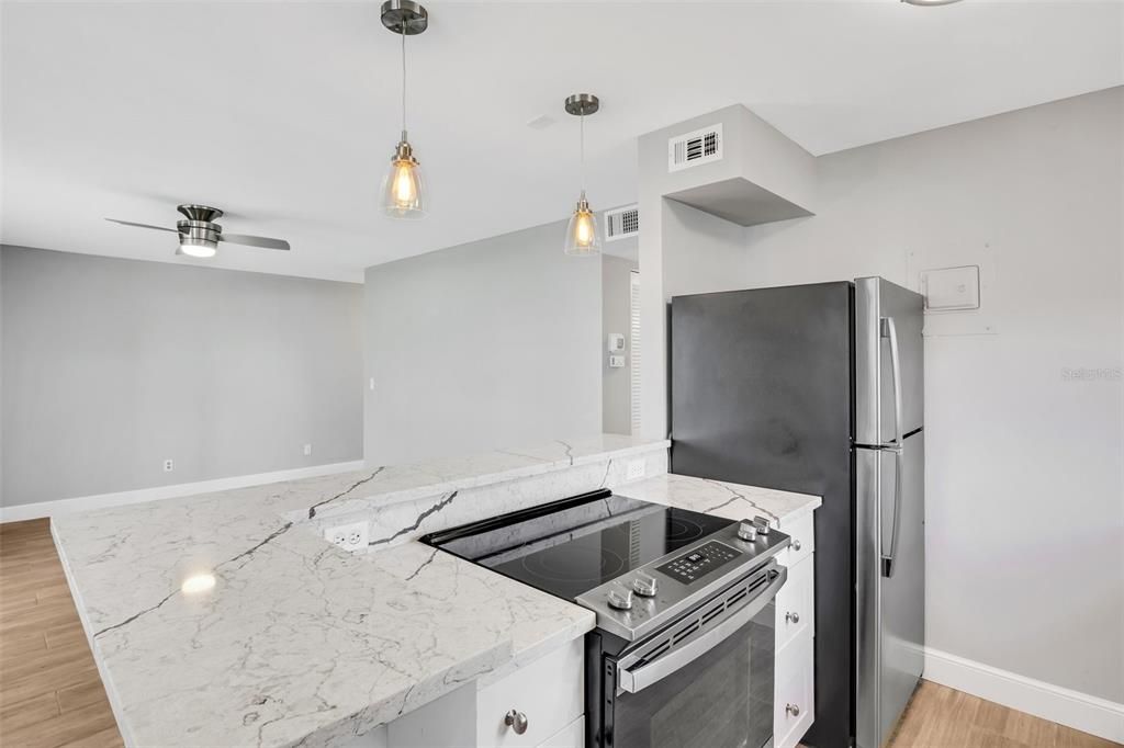 For Sale: $695,000 (2 beds, 1 baths, 822 Square Feet)