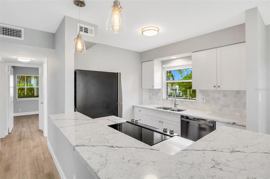 For Sale: $695,000 (2 beds, 1 baths, 822 Square Feet)