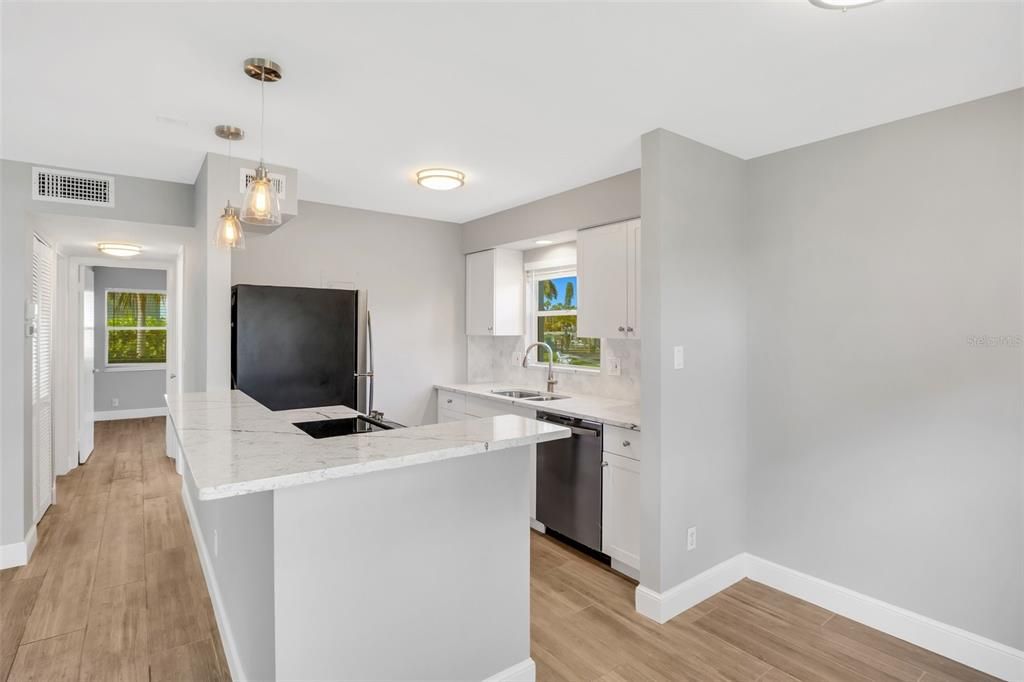 For Sale: $695,000 (2 beds, 1 baths, 822 Square Feet)
