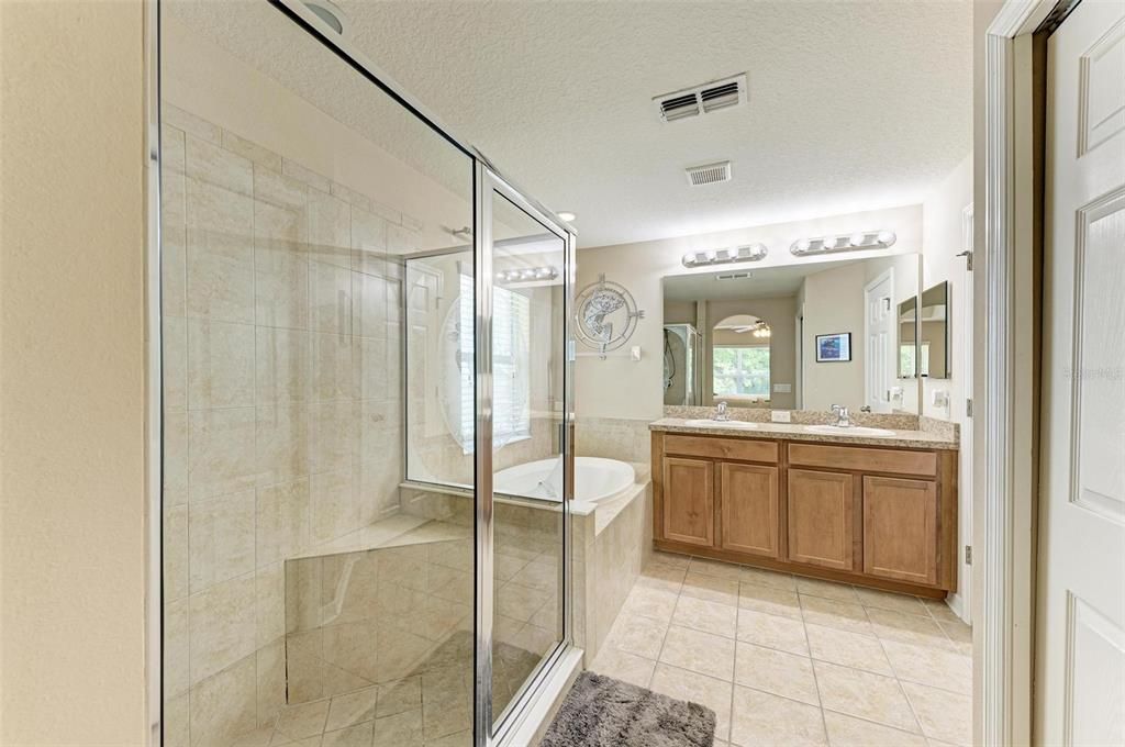 合同活跃: $349,500 (3 贝兹, 2 浴室, 1449 平方英尺)