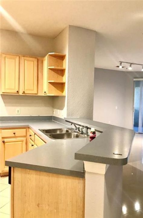 Active With Contract: $1,750 (2 beds, 2 baths, 1111 Square Feet)