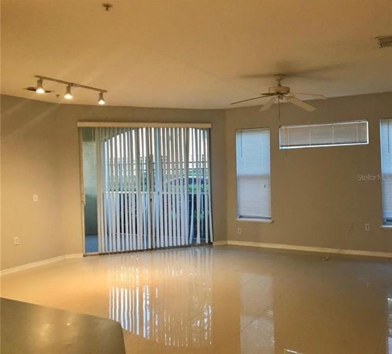 Active With Contract: $1,750 (2 beds, 2 baths, 1111 Square Feet)