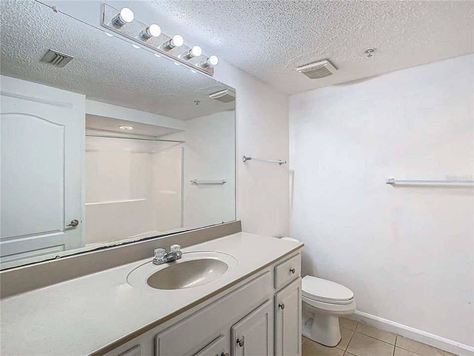 For Sale: $220,000 (1 beds, 1 baths, 790 Square Feet)