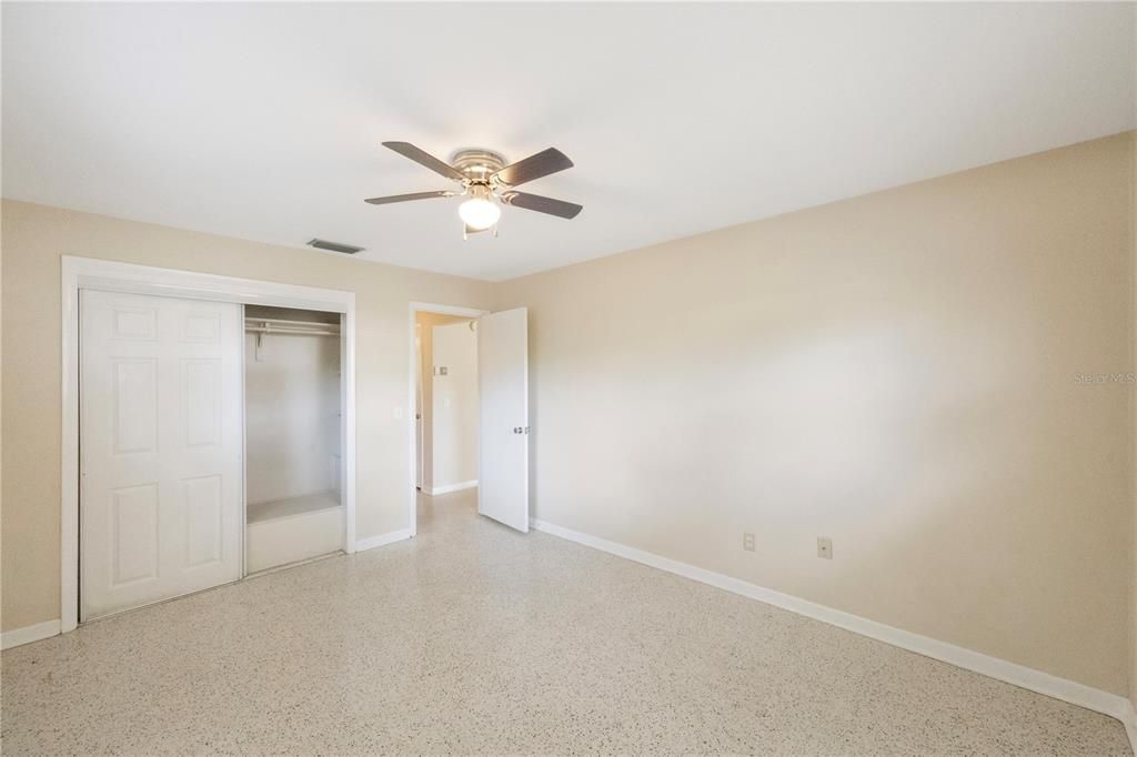 Active With Contract: $1,995 (2 beds, 1 baths, 1034 Square Feet)