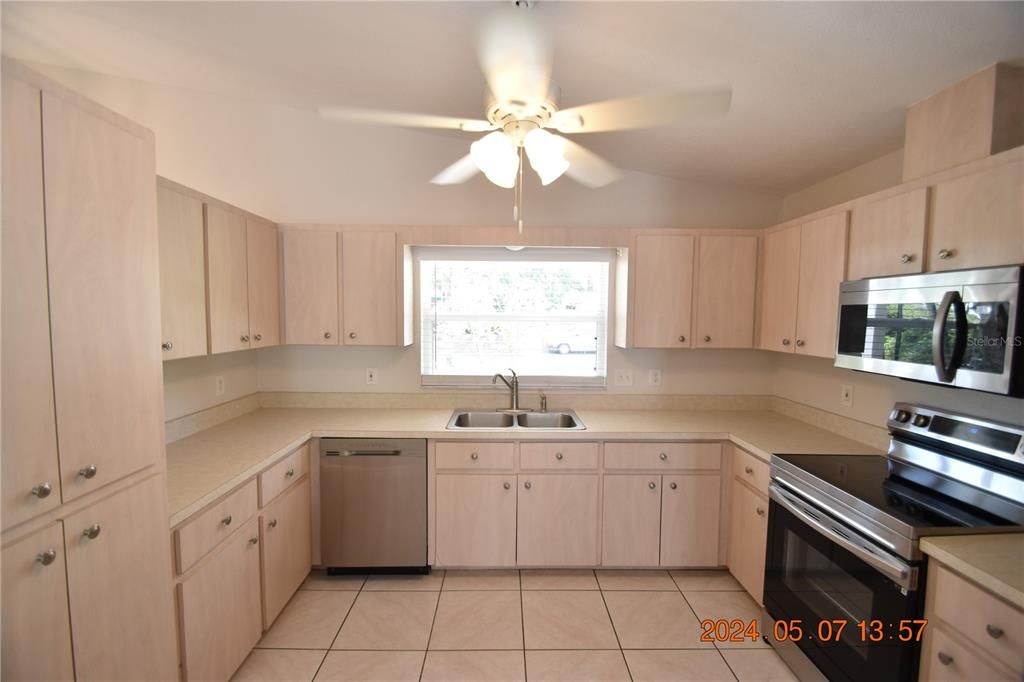 For Rent: $3,780 (3 beds, 2 baths, 1511 Square Feet)