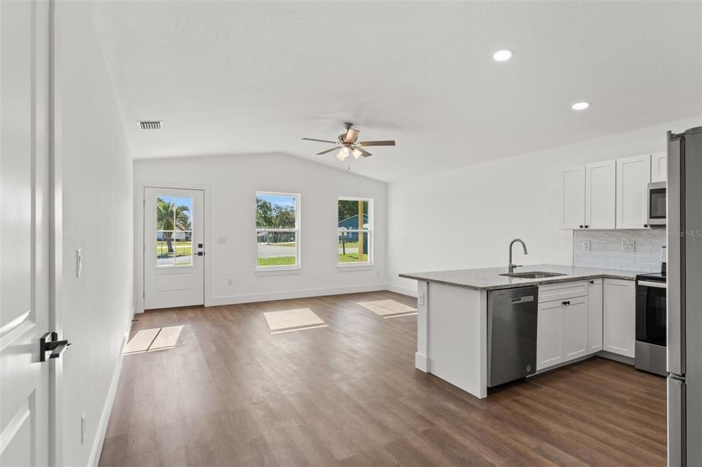 Active With Contract: $259,000 (3 beds, 2 baths, 1008 Square Feet)