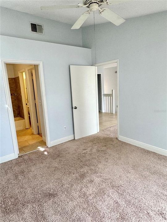 Active With Contract: $160,000 (1 beds, 1 baths, 699 Square Feet)