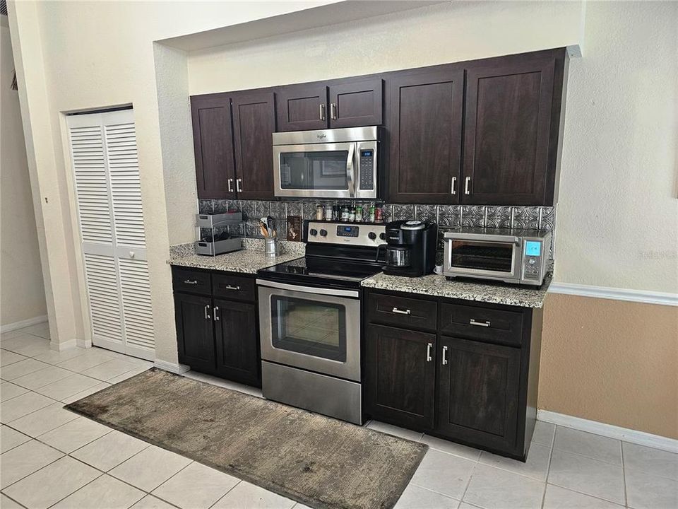 For Sale: $339,900 (3 beds, 2 baths, 1462 Square Feet)